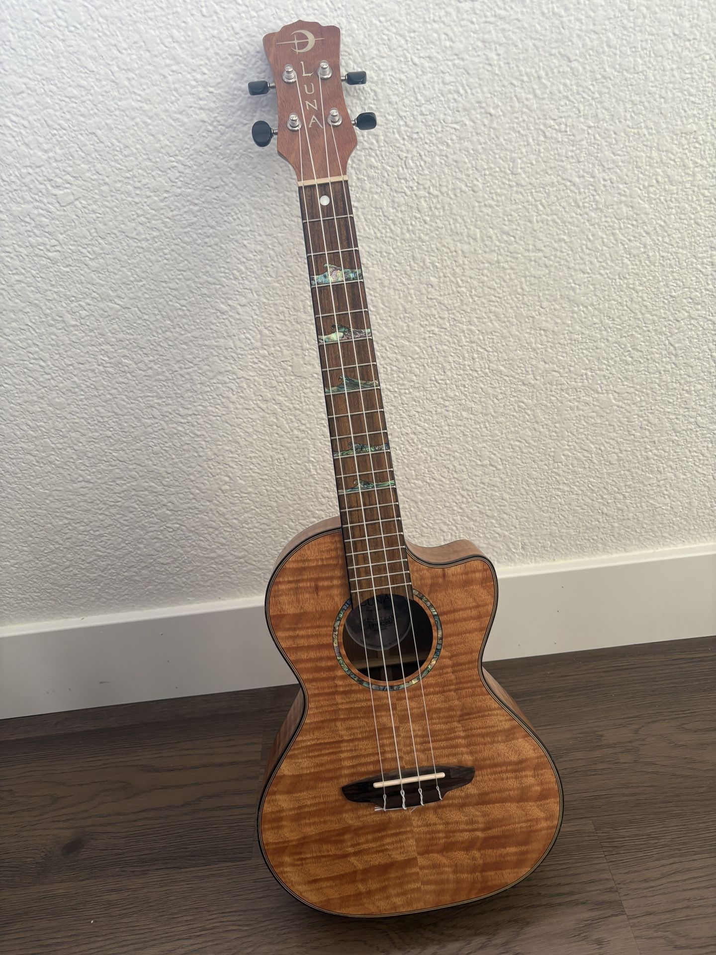 Tenor Luna Ukulele