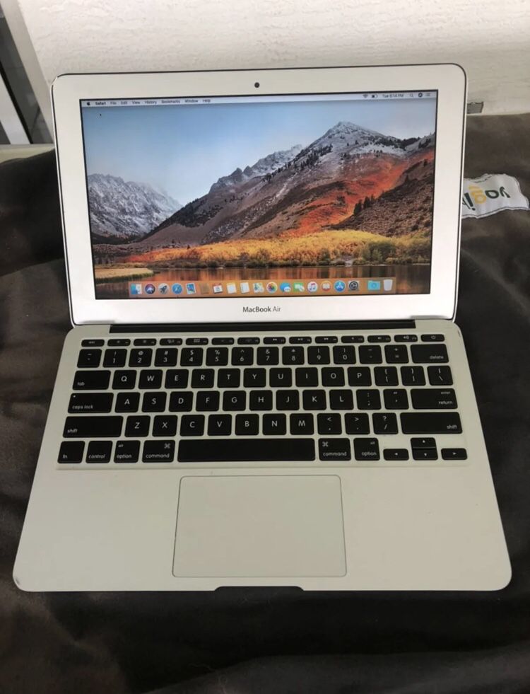 Apple MacBook Air- Like New!  Fast, battery charger Included 