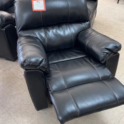Black or brown recliners just in time for the holidays, rocks and recliners brand new 399