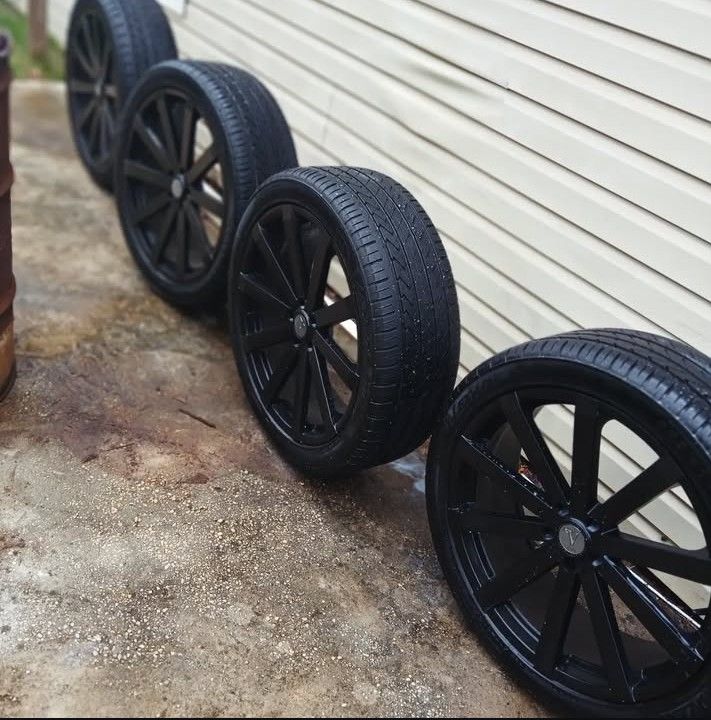 22-in Velocity Rims Name Brand