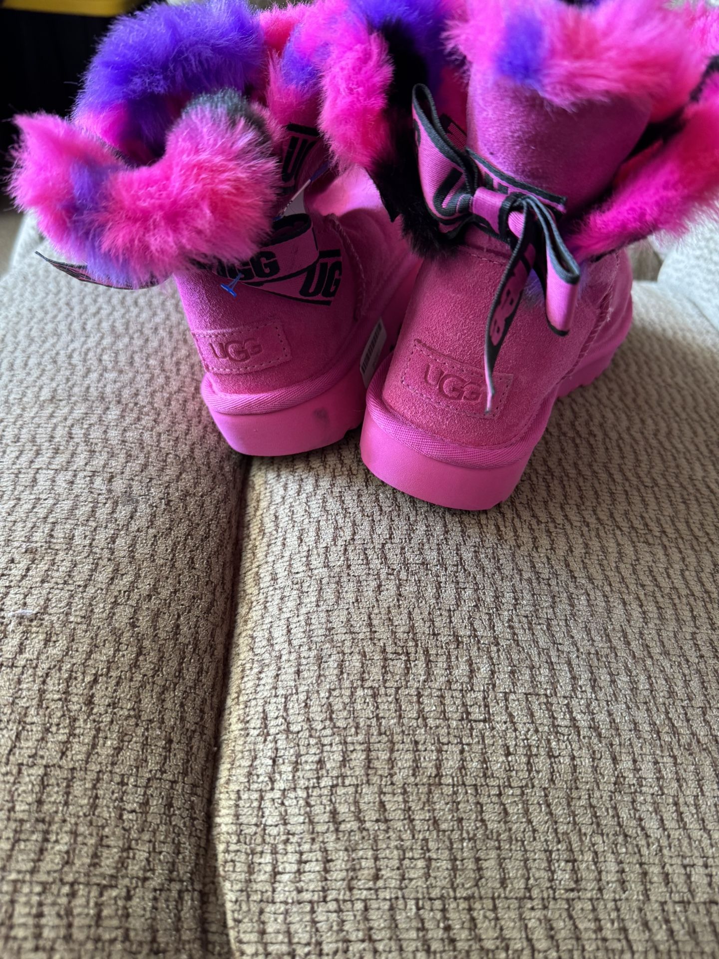 Size 5 Ugg