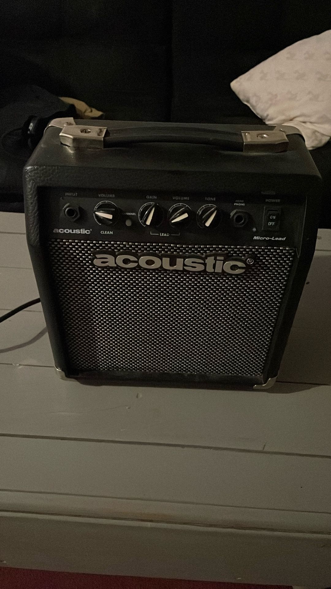 Acoustic AMP (with Guitar Cables)