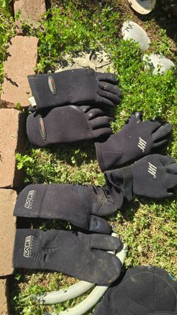 Scuba diving gloves