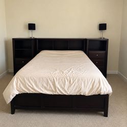 Needs To Go Today!! Wooden Bed Frame Set Queen