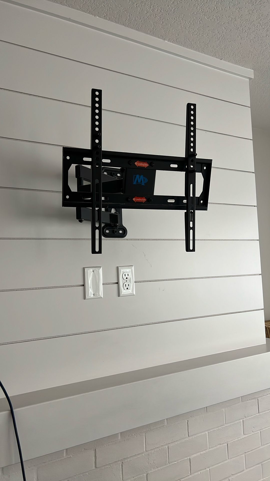 Wall mount for TV