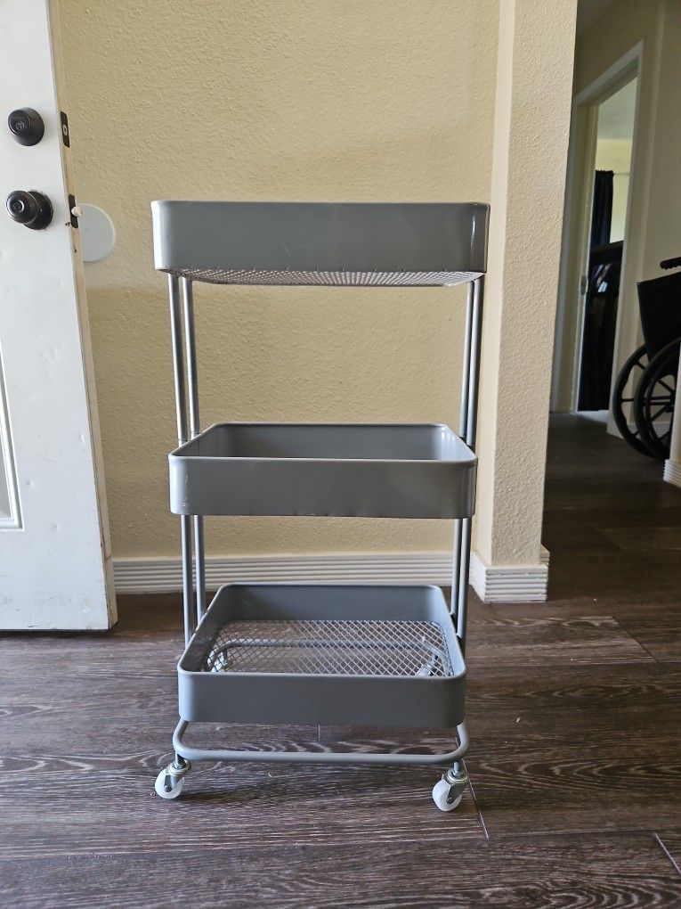 Metal workstation with wheels/shelves