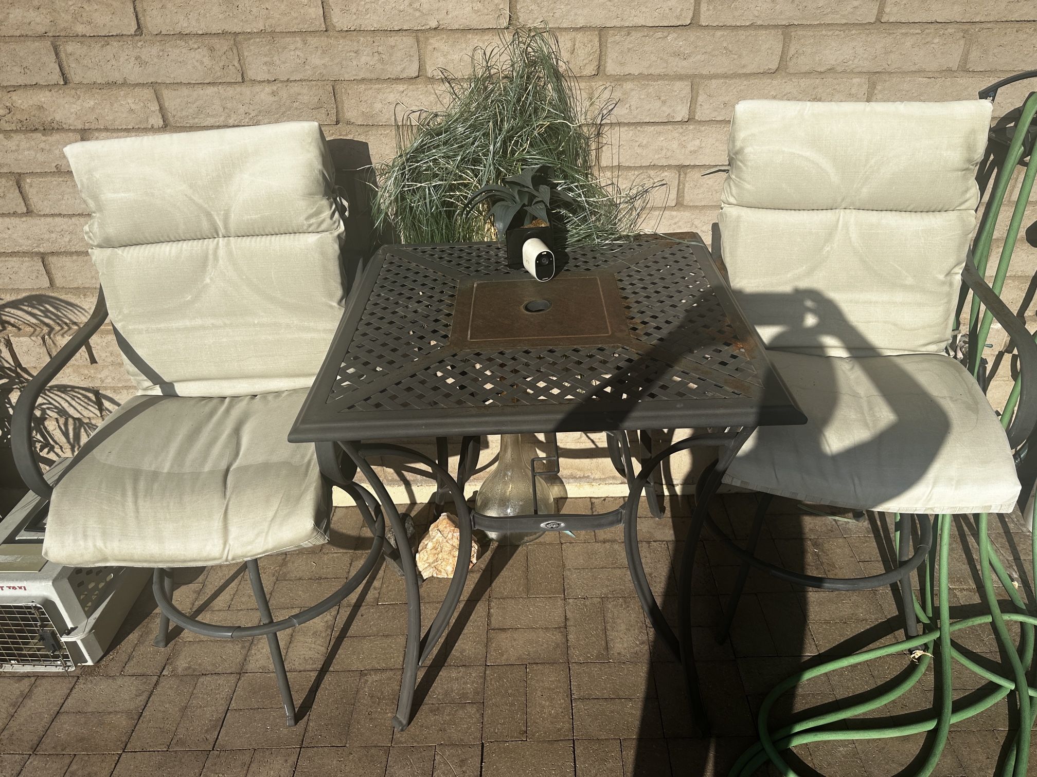 High Top Table And Chairs That Swivel W Cushions