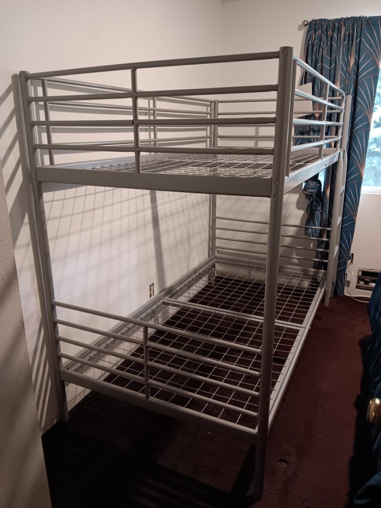 Twin Bunkbeds