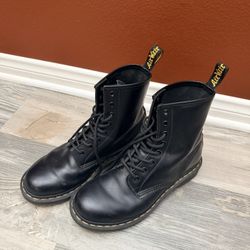 Barely Used Dr. Martens 1460 Black Smooth Leather Boots - Size US 9 - Excellent Condition!