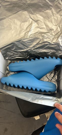 YEEZY SLIDES Mens SIZE 7