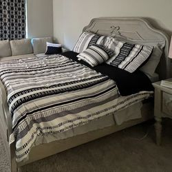 Bed Set With Night Tables 