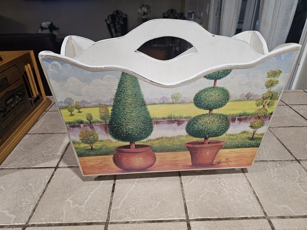 Wooden Painted Magazine Holder