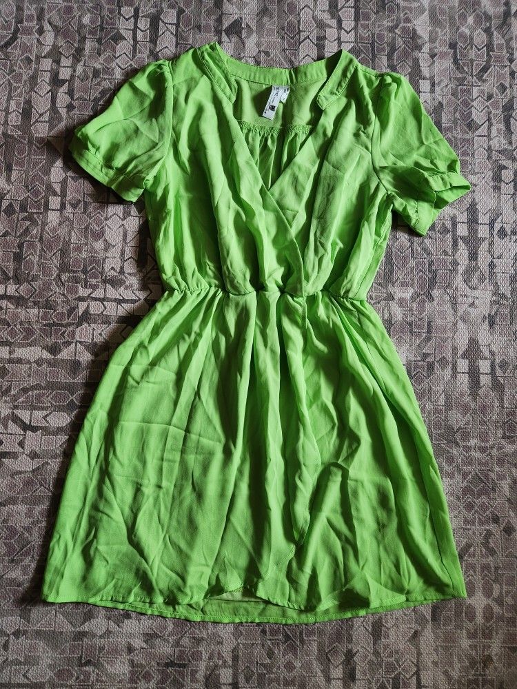 Bright Green Short Sleeve Women's Small Split Design Dress