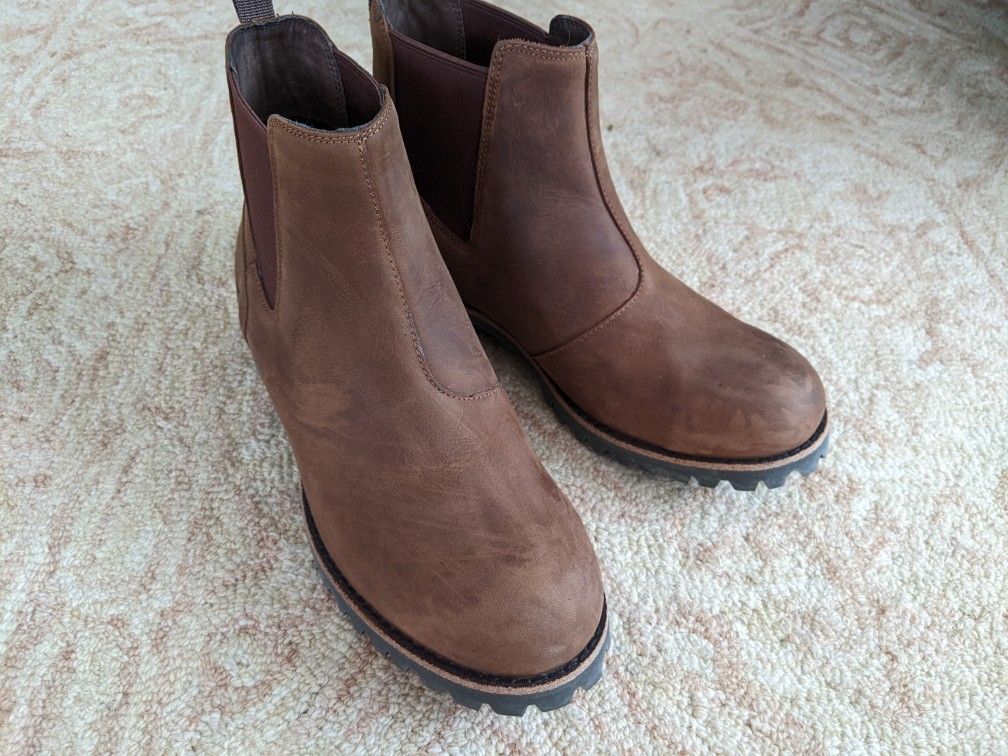 Like New Chaco Chelsea Boots - Women's Size 8w