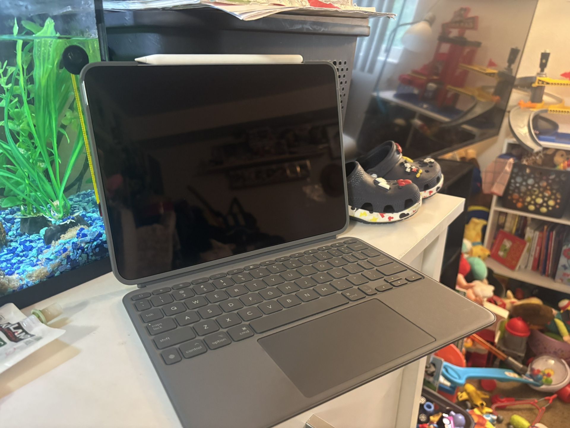 iPad Air 11in 128GB with pencil and keyboard