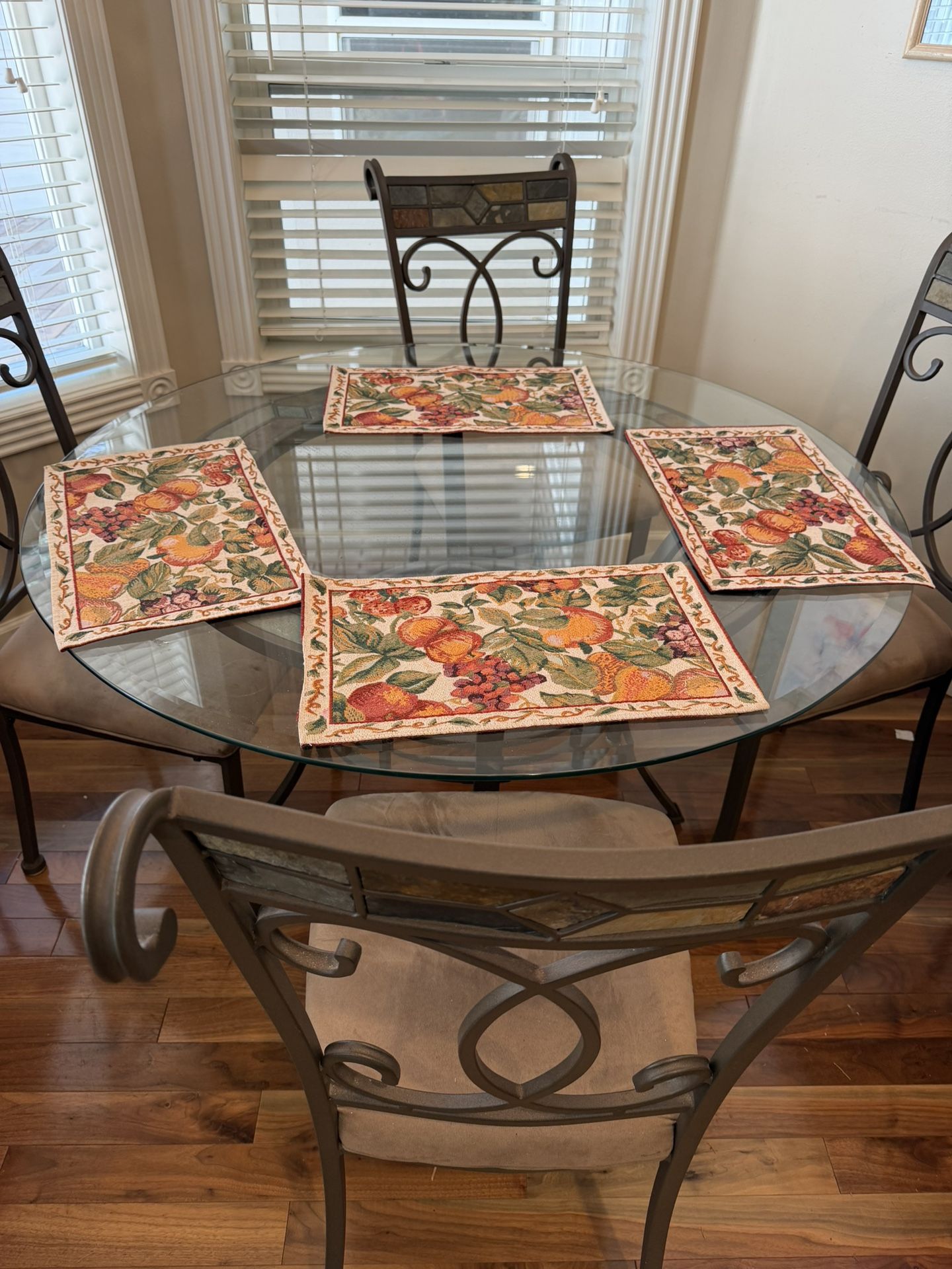 Round Dining Table 4 Chairs