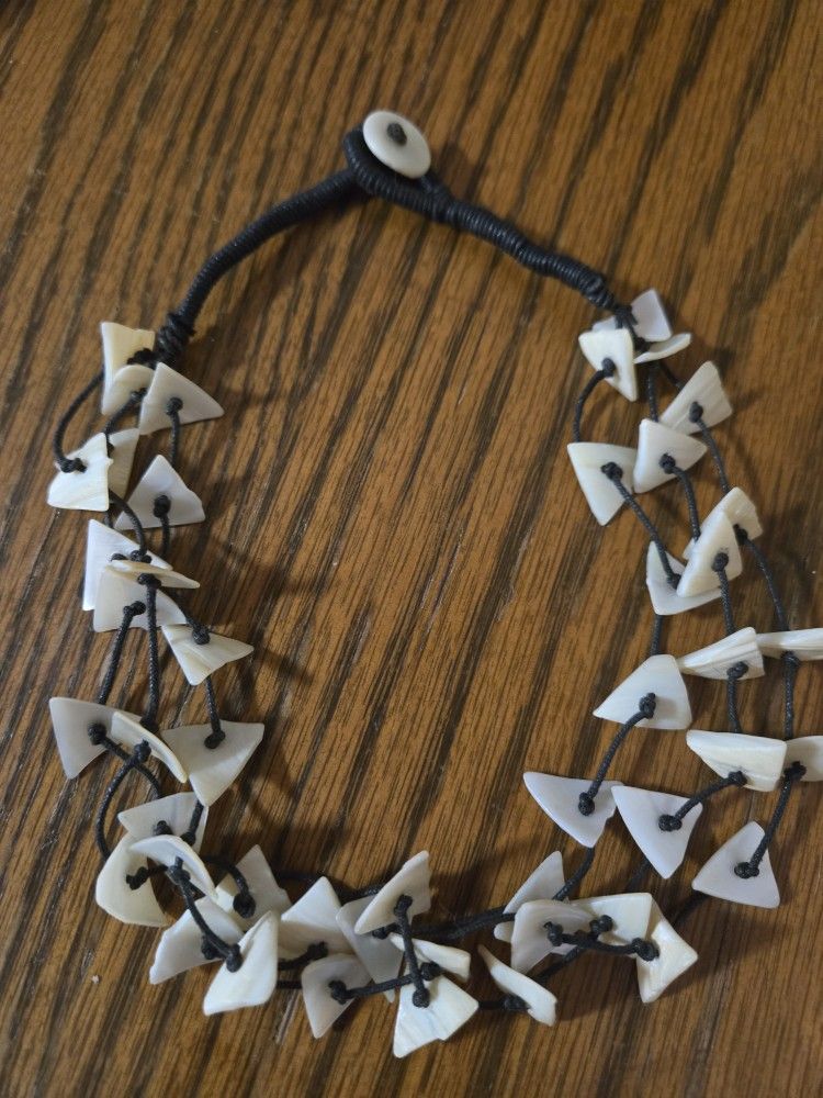 Seashell choker style necklace elegant $15 free shipping