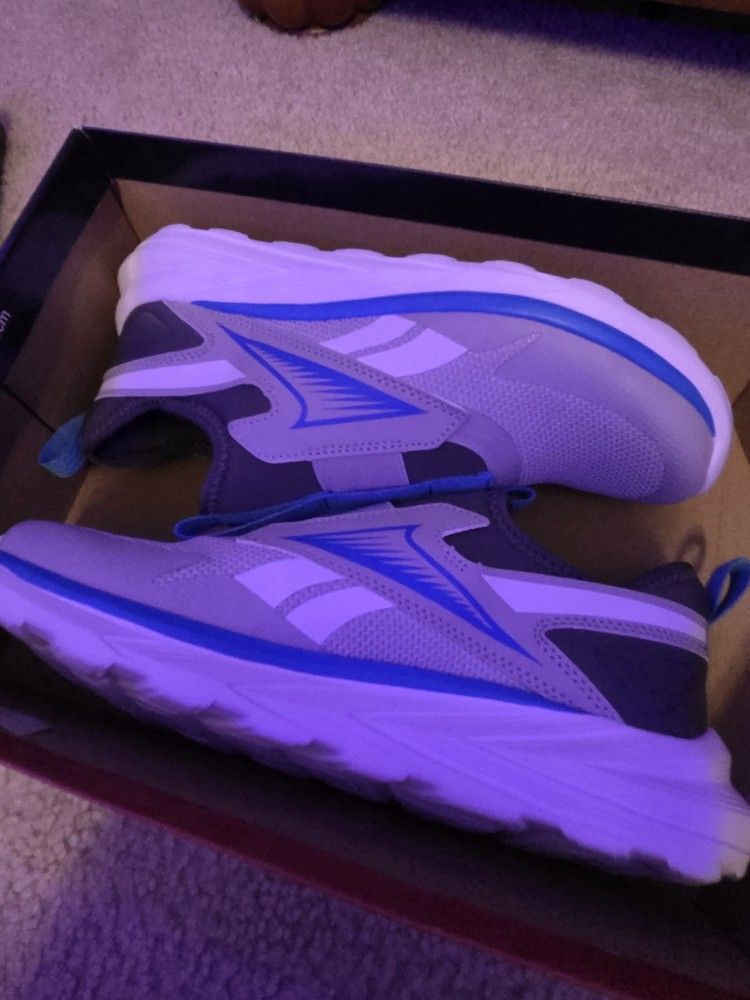 Reebok Shoes Size 6M Brand New 