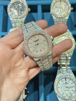 Moissanite Diamonds Bustdown 