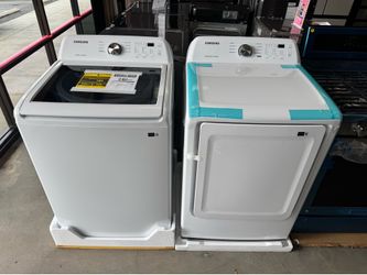 New - Samsung Washer and Gas Dryer Set
