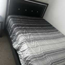 3- Piece Queen Bedroom Set