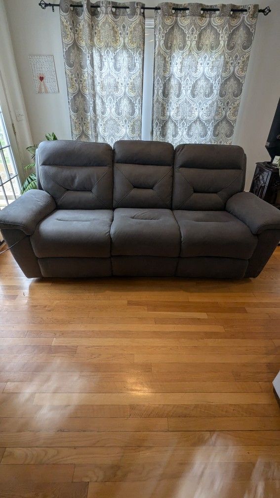 Recliner Couch With Adjustable Headrest