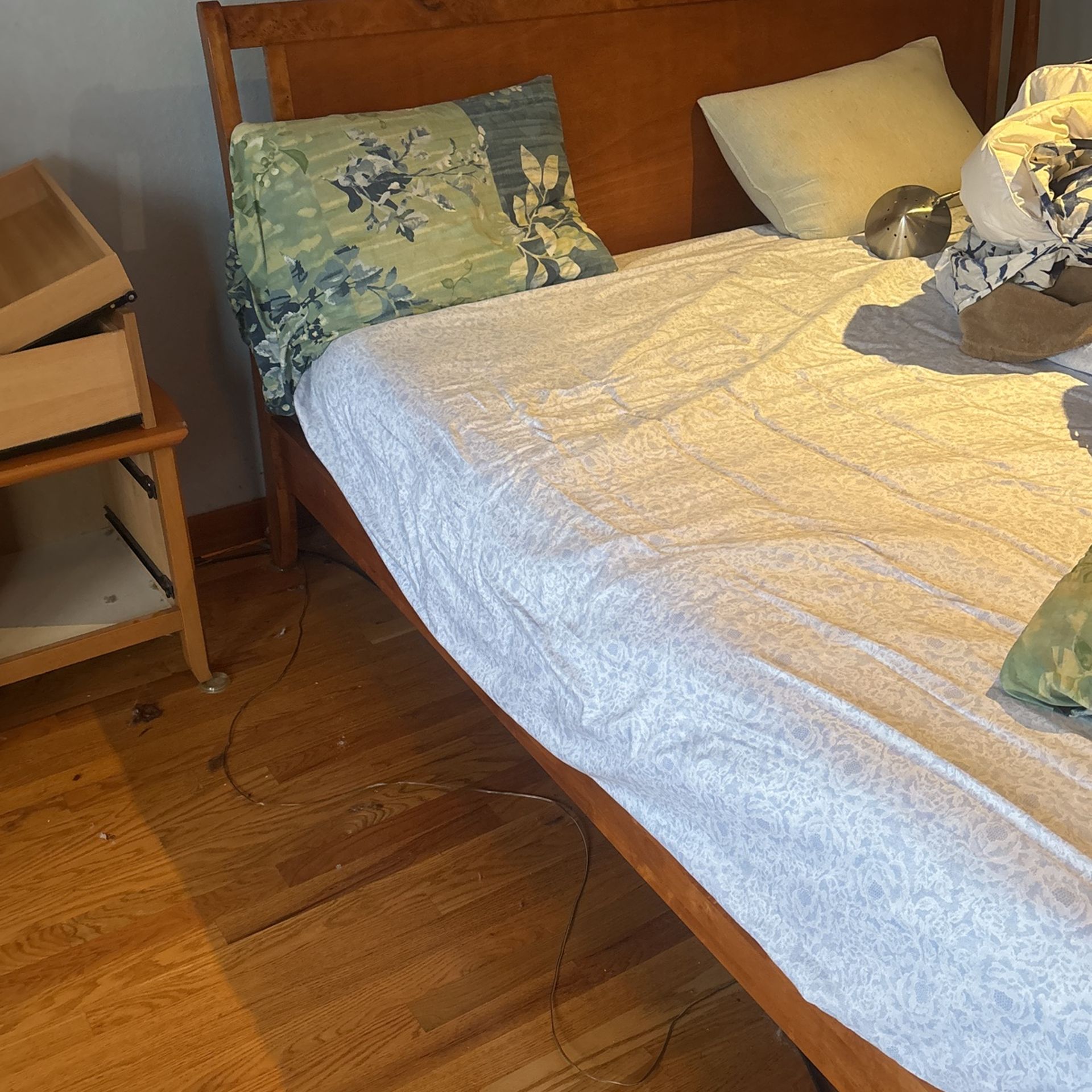 Free Bed With Frame And Matching Night Stands