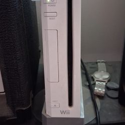 Nintendo Wii console w/games and Wii fit (brand new)