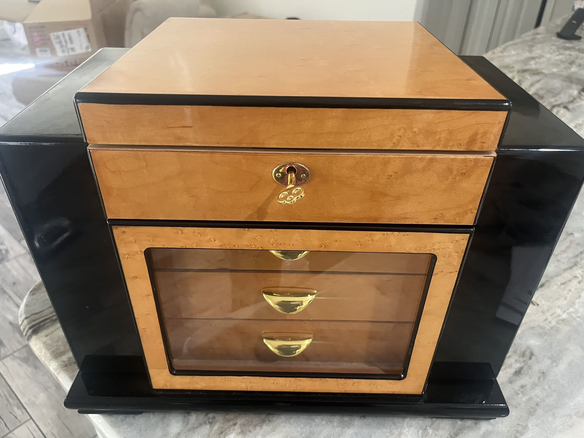 150 + Cigar Humidor