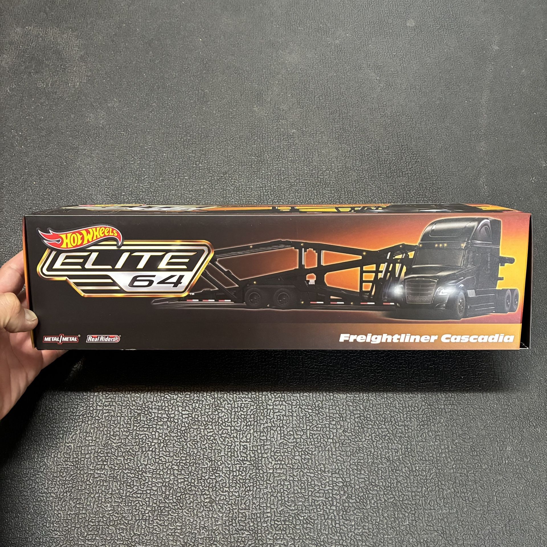 Hot Wheels Collectors Elite 64 Cascadia Freightliner Car Hauler