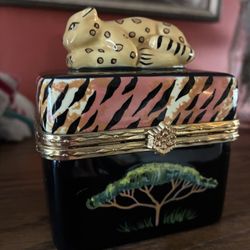 Very Cute  Eileen Tramonte Porcelain Trinket Box 