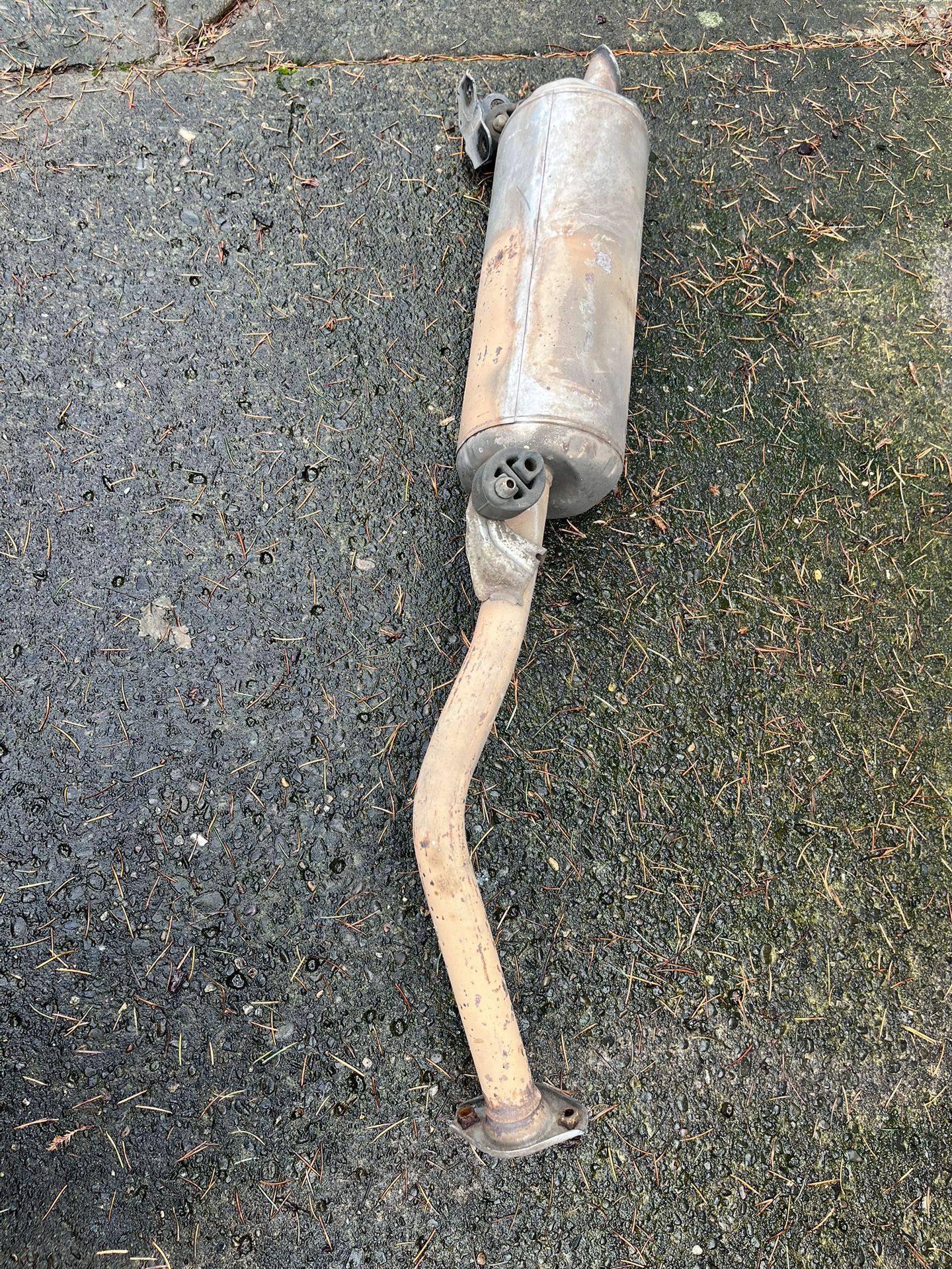 2010-2015 Toyota Prius muffler