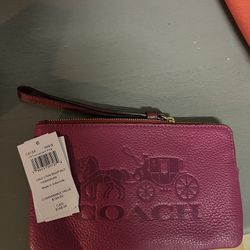 Brand New Coach Wristlet Never Used 35$ Firm 