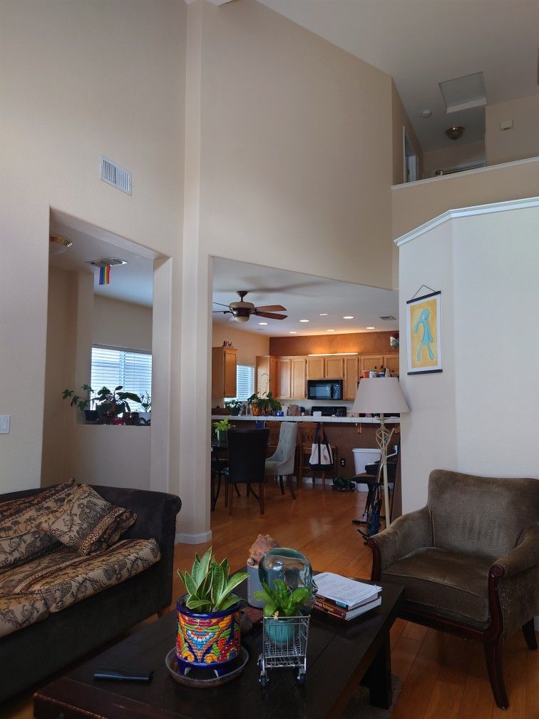 Private Room Available In Townhouse