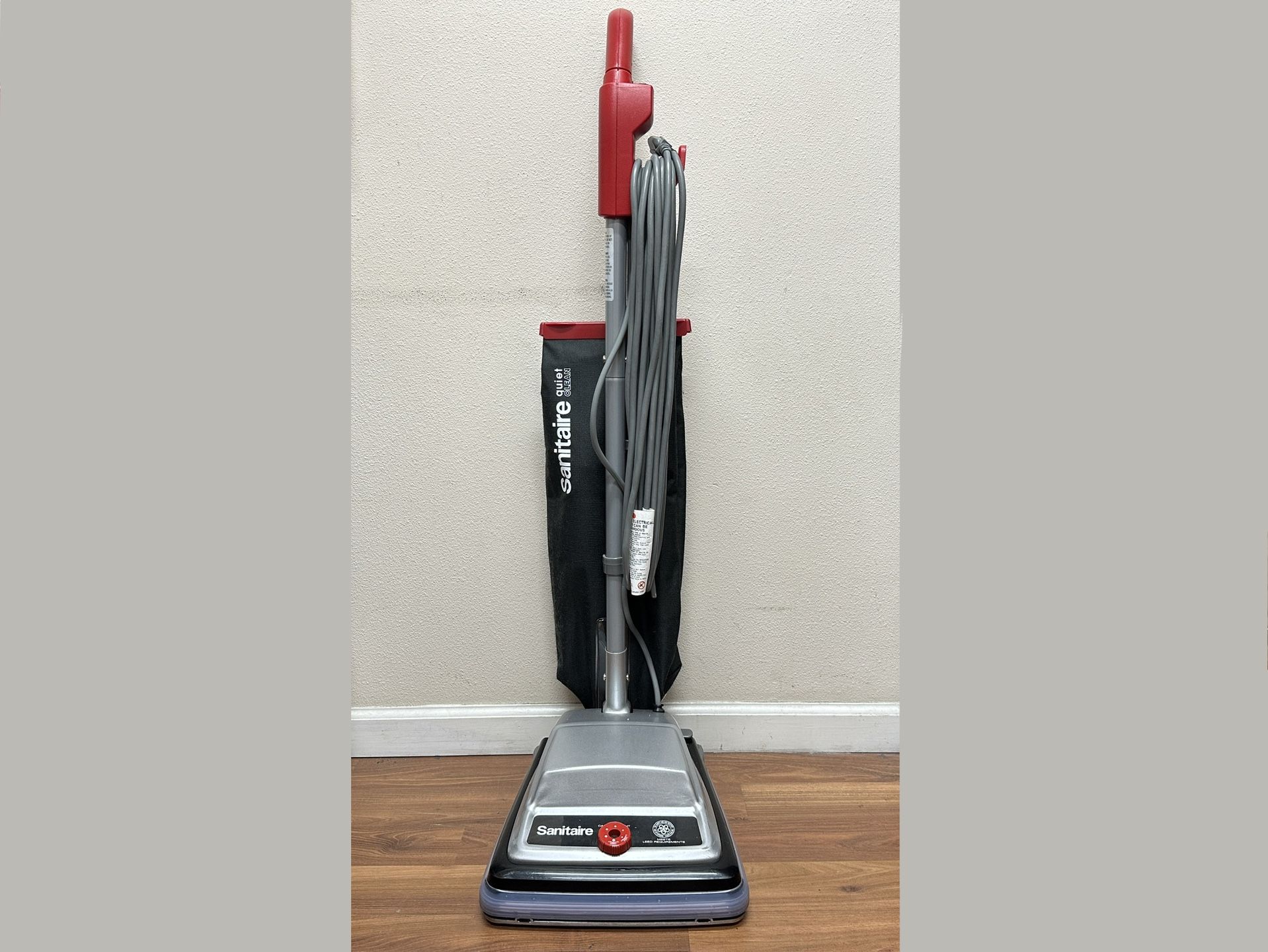 SANITAIRE TRADITION QUIETCLEAN UPRIGHT VACUUM SC889D