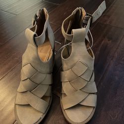 Sandals/wedges new with tags $15