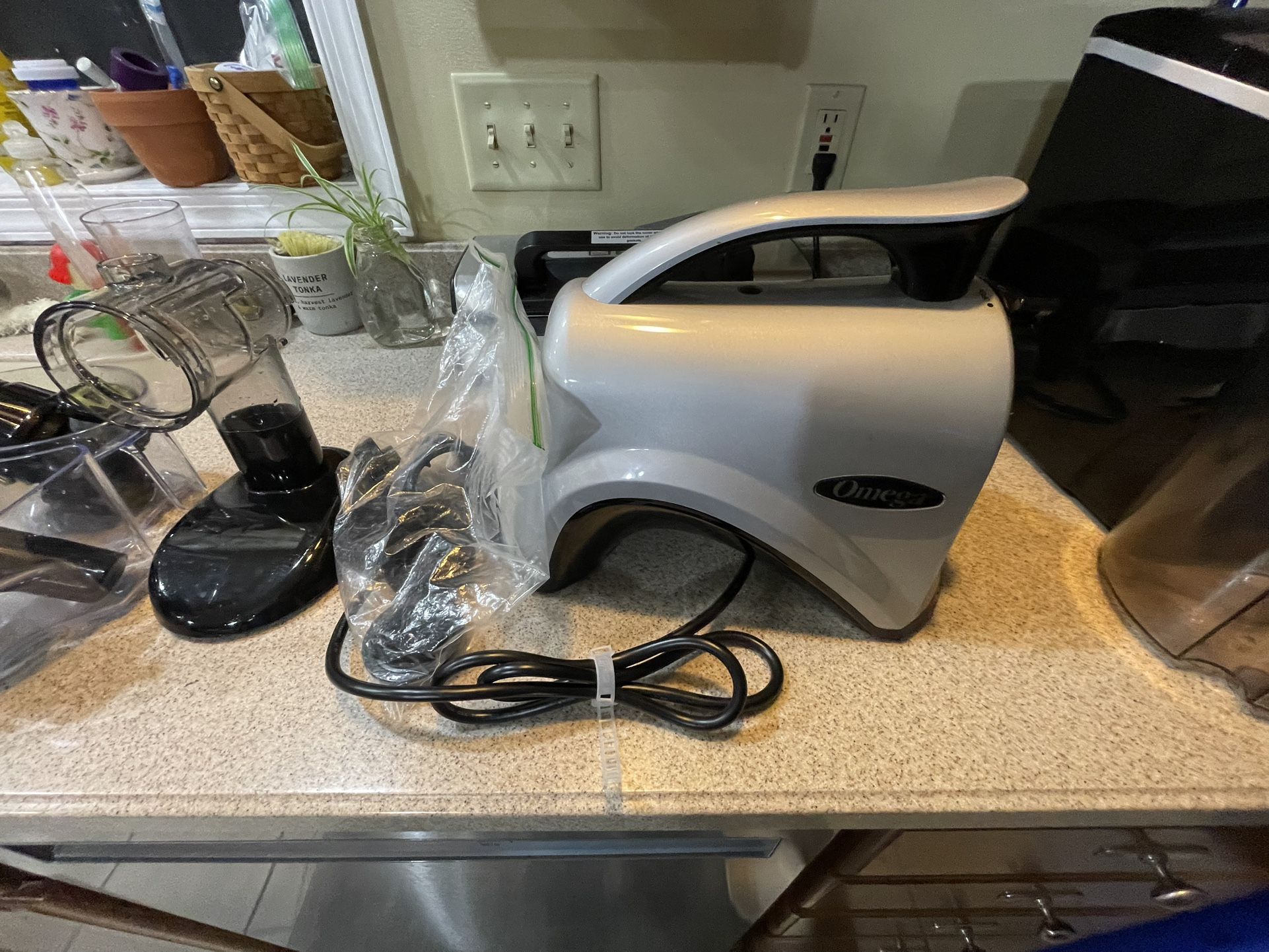 Omega Cold Press Juicer - Great Shape