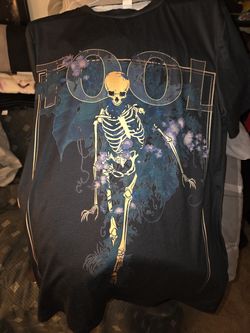 T00L Mens Medium tshirt