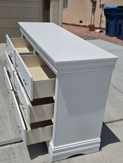 Free Delivery Included White 6 Drawer Dresser