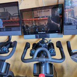 2022 model Nordictrack S22i - Incline decline function- 22" ifit touchscreen  - 700$ 
