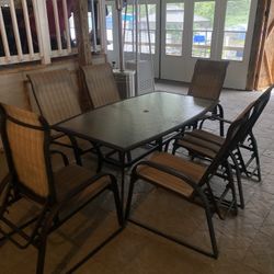 Out Door Chairs And Table 