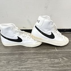 Zapatos Nike Talla 5.5  Como Nuevos$40
