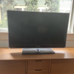 39 Inch TV Or Best Offer