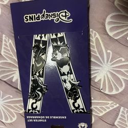 2 Disney Pins