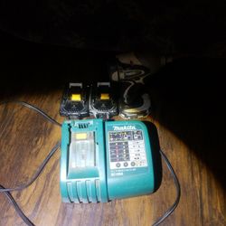 Makita Impact Gun With 2 Battferies, Charger