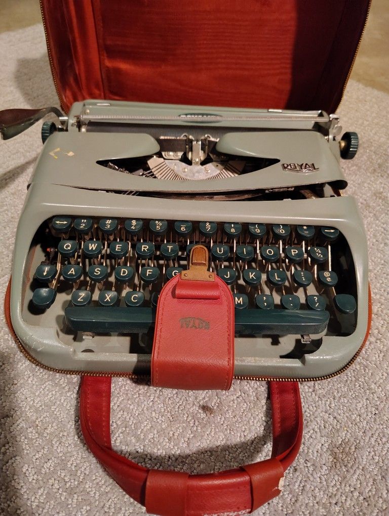 Antique ROYAL typewriter 