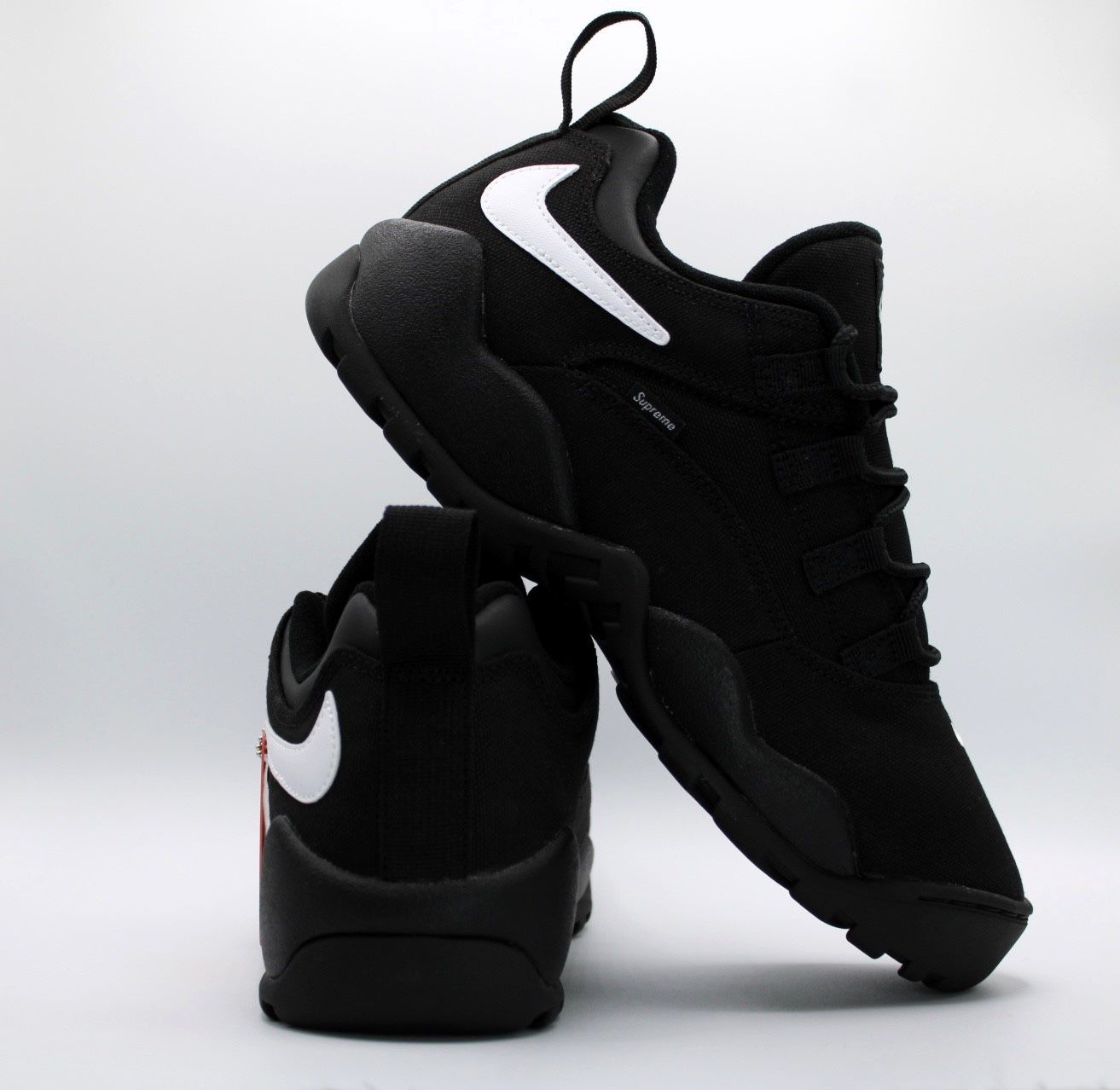 Size 10.5 - Supreme x Nike SB Darwin Low Supreme Black : FQ3000-001 *BRAND NEW*