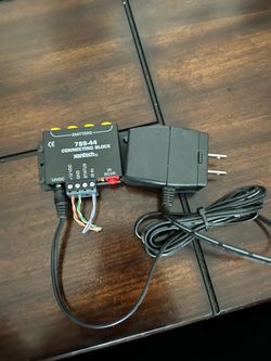 Xantech 78944 Four Way Signal Splitter