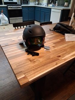 Snowboarding/ skiing helmet