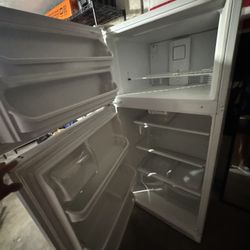 Frigidaire Refrigerator 